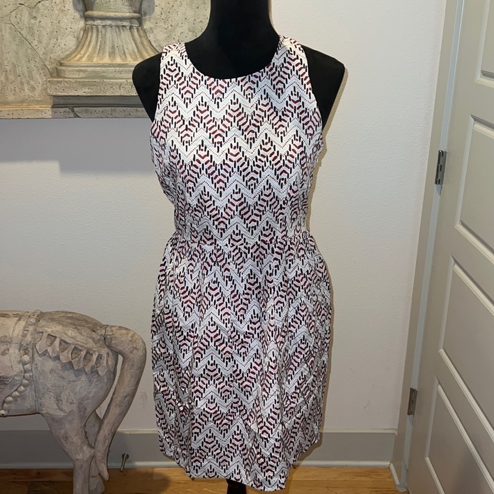 Jack Bb Dakota sleeveless dress white printed Sz 4 100% polyester